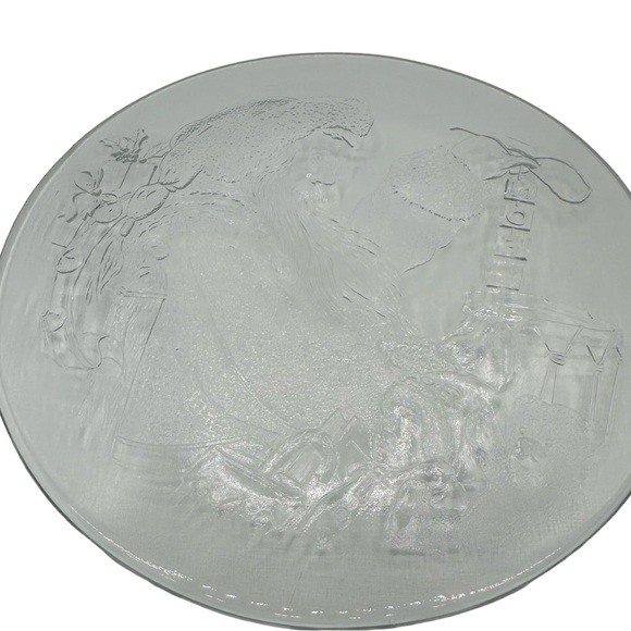 Noel Santa Claus Clear Glass Embossed 13" Round Serving Tray Platter - Picture 3 of 6